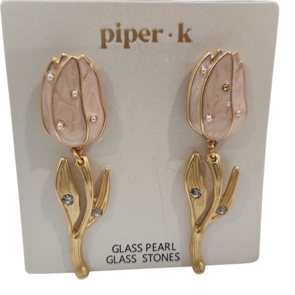 🔹️Piper K🔹  Gold and Cream Tulip Glass Stones Pearl Dangle Floral Earrings ✨🌷 - Picture 2 of 7